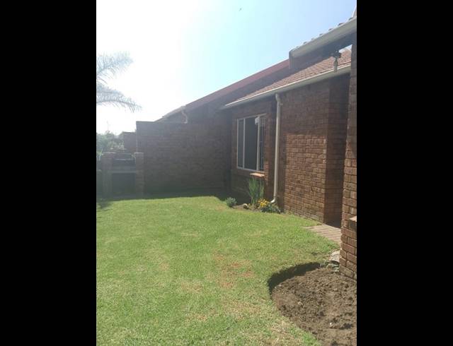 3 BEDROOM TOWNHOUSE FOR SALE IN DALPARK EXT 1